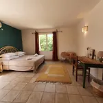 La Bergerie فندق LʼÎle-Rousse