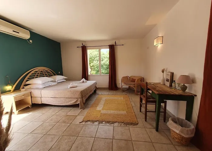 La Bergerie Otel LʼÎle-Rousse