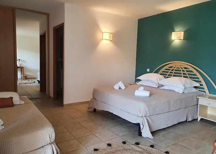 Otel La Bergerie LʼÎle-Rousse