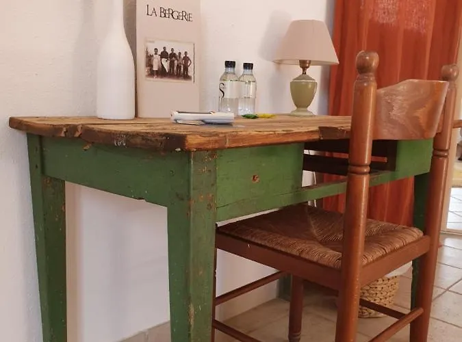 La Bergerie Otel LʼÎle-Rousse