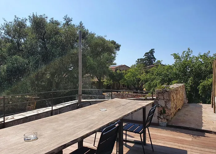 Otel La Bergerie LʼÎle-Rousse