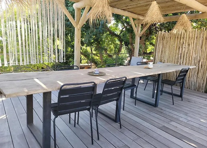 Otel La Bergerie LʼÎle-Rousse