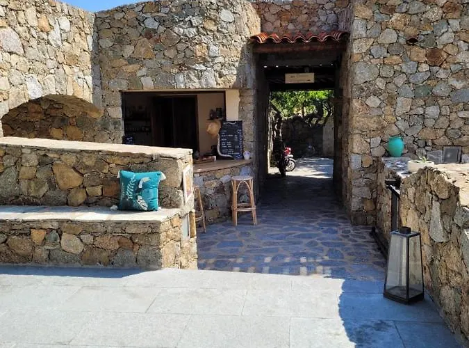 La Bergerie Otel LʼÎle-Rousse