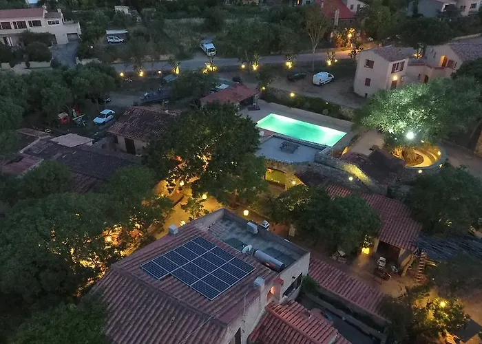 Otel La Bergerie LʼÎle-Rousse