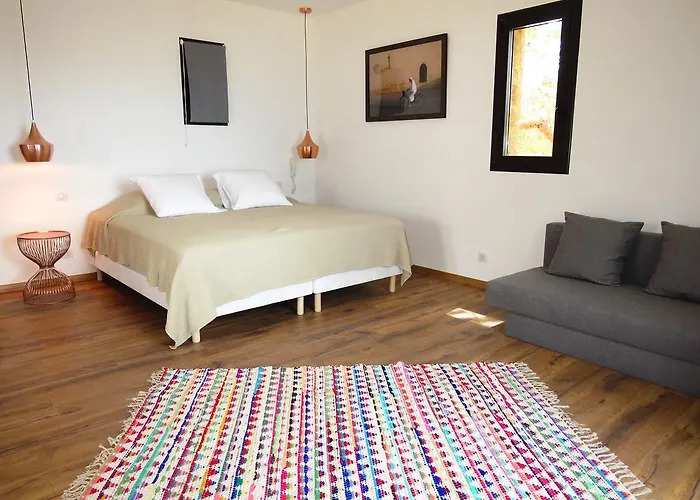 La Bergerie فندق LʼÎle-Rousse